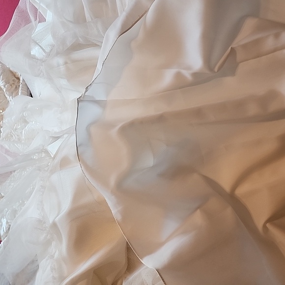 Beautiful Victorian Vtg Wedding gown off the shoulder sold as is - Picture 10 of 13